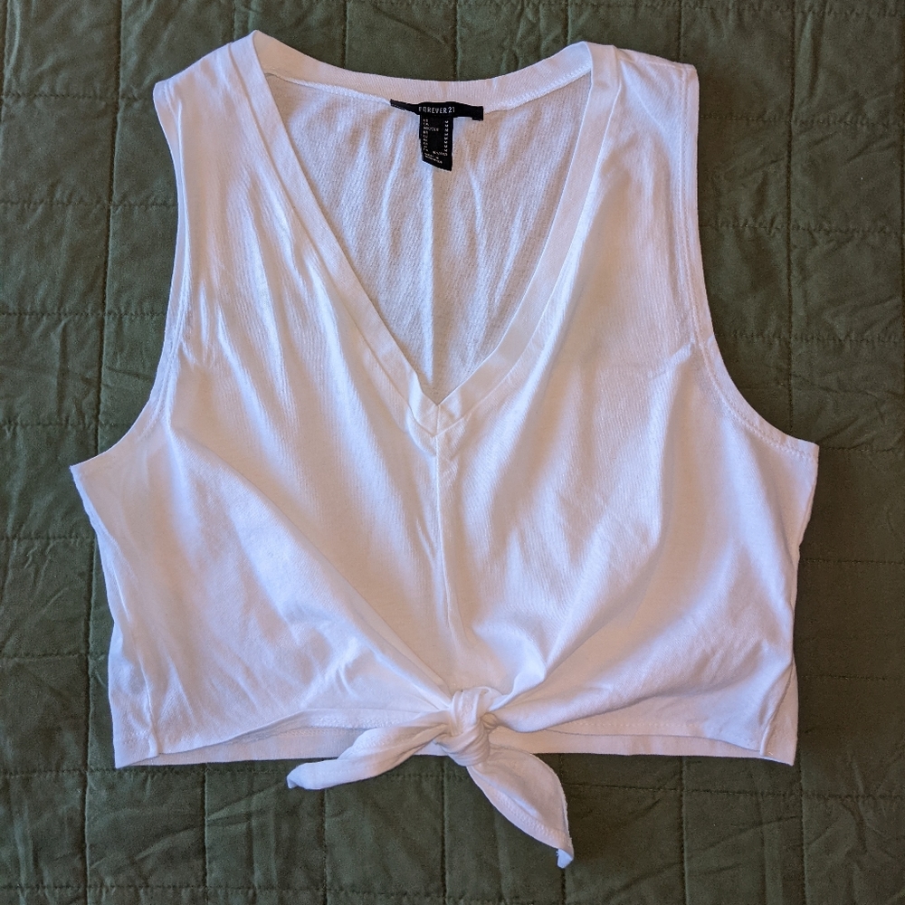 White V-Neck Cropped Tank Top with Tie-Hem - Forever 21 Medium